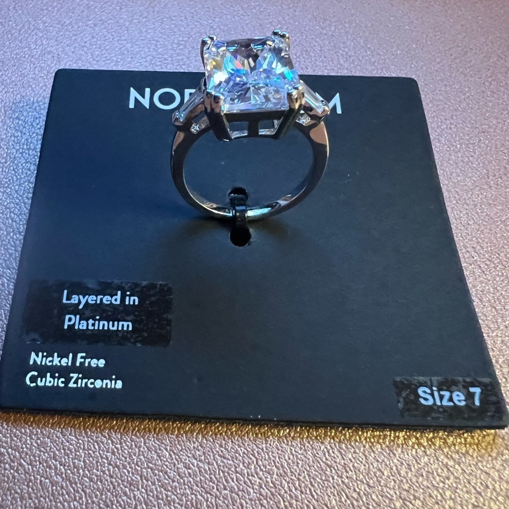 Elegant Silver Women's Ring - Picture 4 of 6